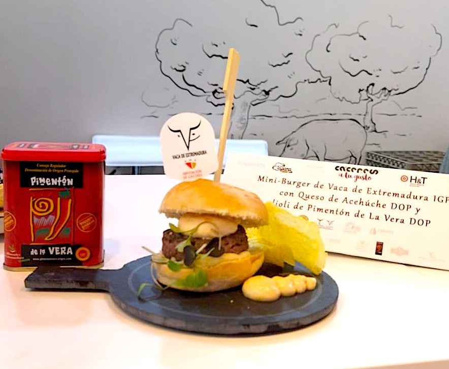 imagen de mini hamburguesa creada para en el Salón de la Hostelería y Turismo de Málaga.